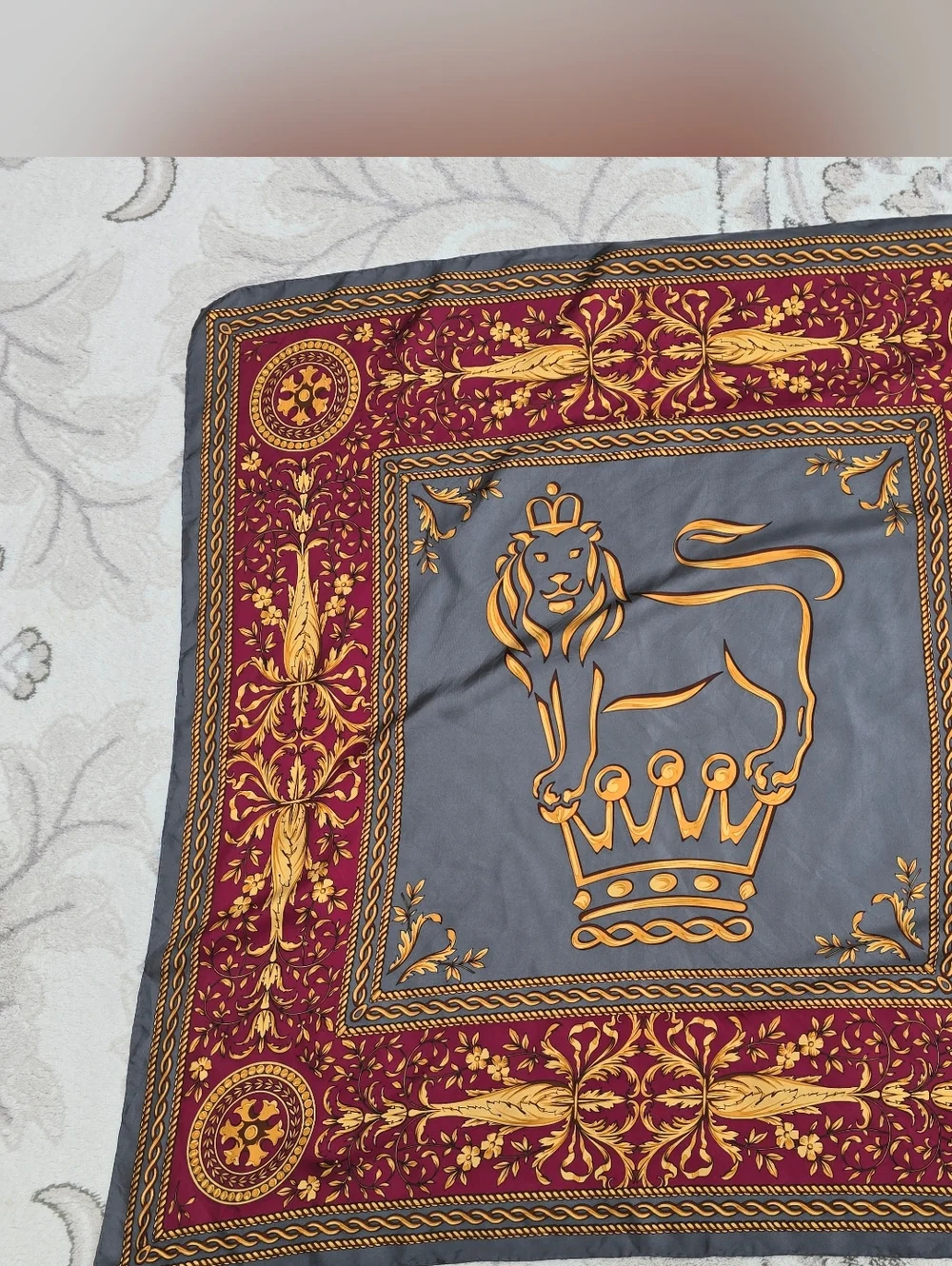 Royal Doulton 100% Silk Scarf 34